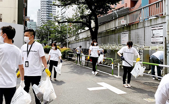 街のゴミ拾い活動 「#CleanUpOtsuka」